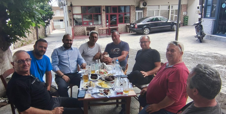 Φιλικό τραπέζι με έντονο πολιτικό άρωμα στην Αλμωπία – Στο ίδιο τραπέζι Βασιλειάδης και Μπάτσης