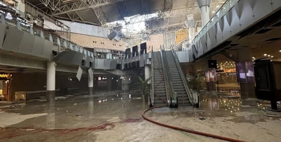 Κλιμάκωση στον Κόλπο: Το Κουβέιτ καθηλώνει τα αεροπλάνα μετά το ιρανικό χτύπημα στο αεροδρόμιο, ο Τραμπ πιέζει την Τεχεράνη να δεσμευτεί για τα πυρηνικά