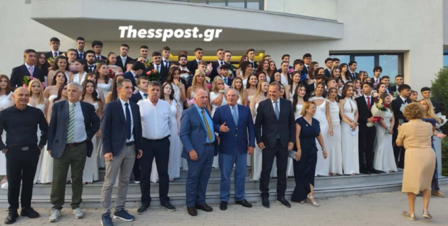 Θεσσαλονίκη: Θερμή υποδοχή Καραμανλή σε εκδήλωση – Ποιά «γαλάζια» στελέχη δίνουν το παρών (ΦΩΤΟ+VIDEO)