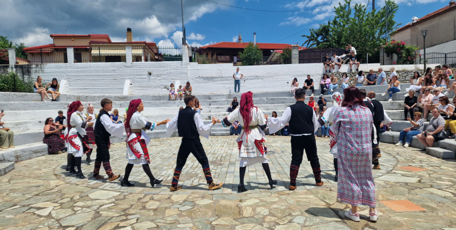 Με απόλυτη επιτυχία η βιωματική δράση «Μαζεύουμε Κεράσια» στον Αρχάγγελο Πέλλας