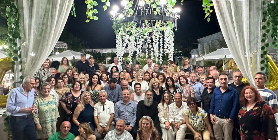 40 χρόνια μετά: Ο Διονύσης Σταμενίτης αντάμωσε ξανά με τους συμμαθητές του στα Γιαννιτσά