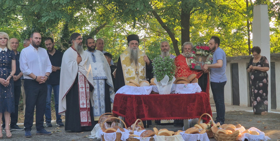 Με λαμπρότητα τιμήθηκε η Αγία Κυριακή στο ομώνυμο εξωκλήσι της Μηλιάς Αλμωπίας