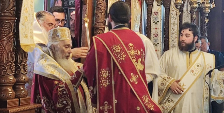Συγκίνηση και κατάνυξη στη χειροτονία του νέου Πρεσβυτέρου στον Ιερό Ναό Αγίας Κυριακής Κρύας Βρύσης