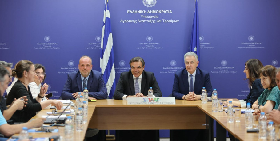 Πρώτο πακέτο 7 μέτρων στήριξης της ελληνικής αλιείας ανακοίνωσε ο ΥπΑΑΤ Μαργαρίτης Σχοινάς μετά από σύσκεψη με αλιείς