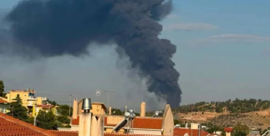 Φωτιά σε επιχείρηση στον Ασπρόπυργο, τρεις διασωληνωμένοι -Εστάλη μήνυμα 112