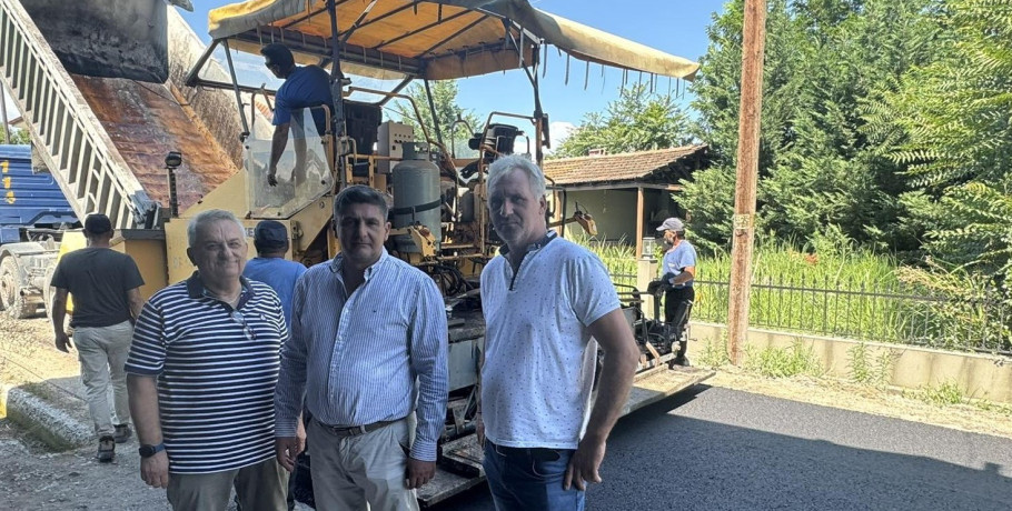 Συνεχίζονται οι ασφαλτοστρώσεις σε οικισμούς του Δήμου Πέλλας