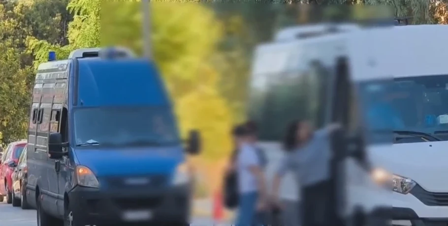 Δολοφονία 15χρονου στην Καλλιθέα: Στην Ευελπίδων οι 7 νεαροί συλληφθέντες