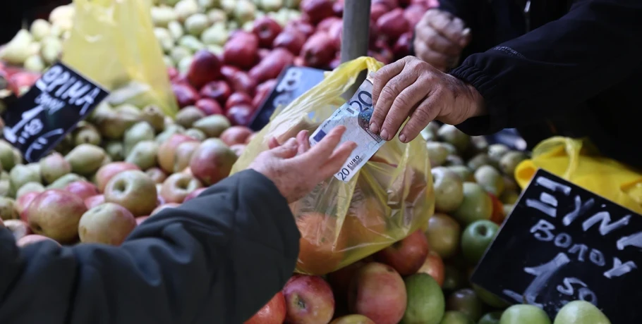 Πωλητές λαϊκών αγορών: Αναδρομική αλλαγή ΚΑΔ για μείωση 30% στο τεκμαρτό εισόδημα
