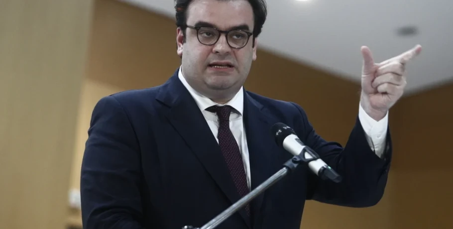 Κυριάκος Πιερρακάκης στο L’ Express: «Πληρώσαμε πολύ ακριβά τον λαϊκισμό» - Τα διδάγματα της κρίσης, η πορεία της οικονομίας και οι στόχοι για την Ευρώπη