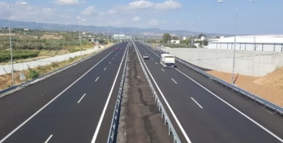 Εργασίες καθαρισμού από φερτά υλικά και αυτοφυή βλάστηση στην Εθνική Οδό Θεσσαλονίκης – Νέων Μουδανιών