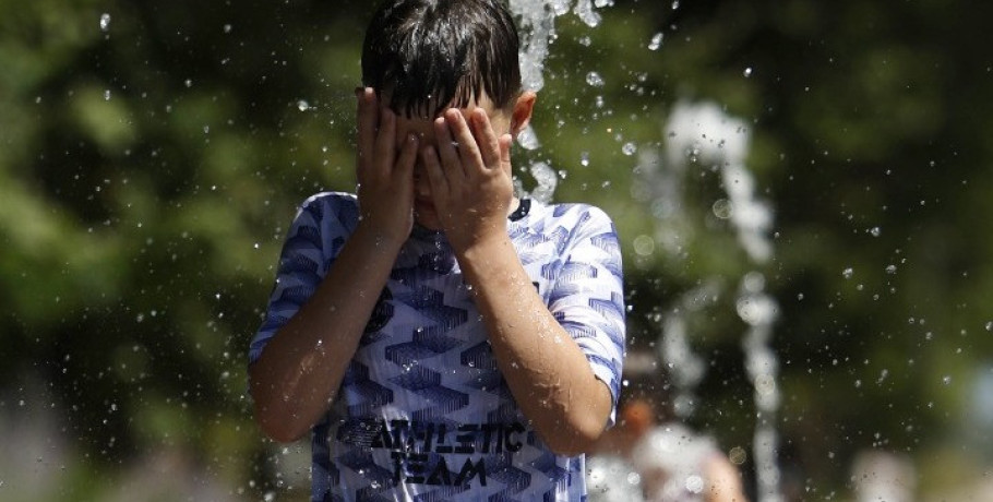 Γαλλία: 35 διαμερίσματα έχουν τεθεί σε «κόκκινη επιφυλακή» λόγω καύσωνα