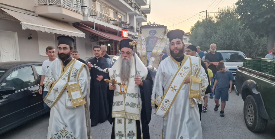 Ο Επίσκοπος Αλμωπίας Στέφανος ευλόγησε τη Σκύδρα – Συγκίνηση και το «Άξιος» από τους πιστούς