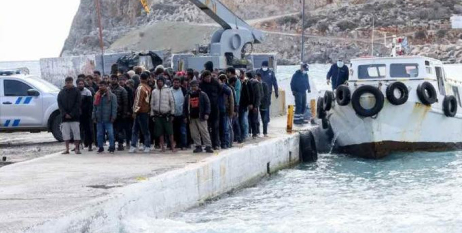 Εντοπίστηκαν 38 μετανάστες στη Γαύδο - Συνελήφθη 20χρονος ως διακινητής
