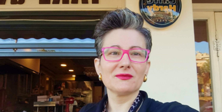 Γιαννιτσά/Βάλια Ασταρτζή: Καταιγισμός από χρόνια πολλά σε μια...Χρυσή-Βαλάντω πίσω από τις "Πρώτες Βοήθειες"!