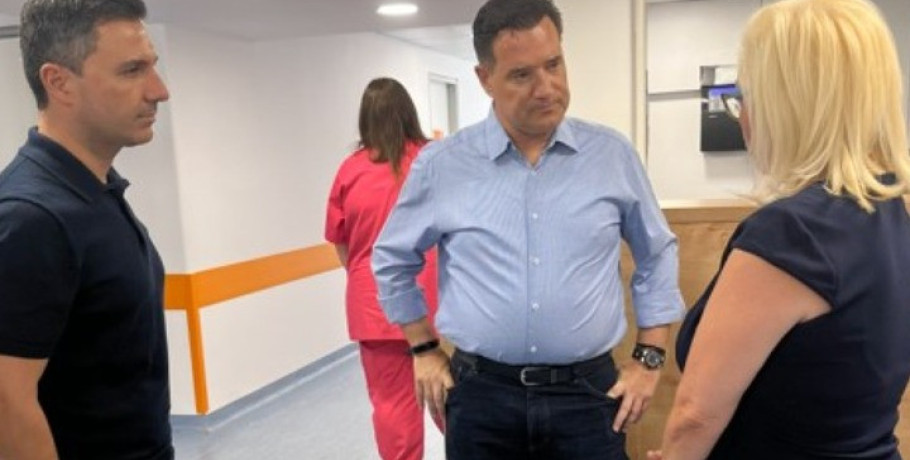 Επίσκεψη Άδ. Γεωργιάδη σε δομές υγείας της Δ. Αττικής λόγω των πυρκαγιών- «Το ΕΣΥ είναι έτοιμο για κάθε ενδεχόμενο»