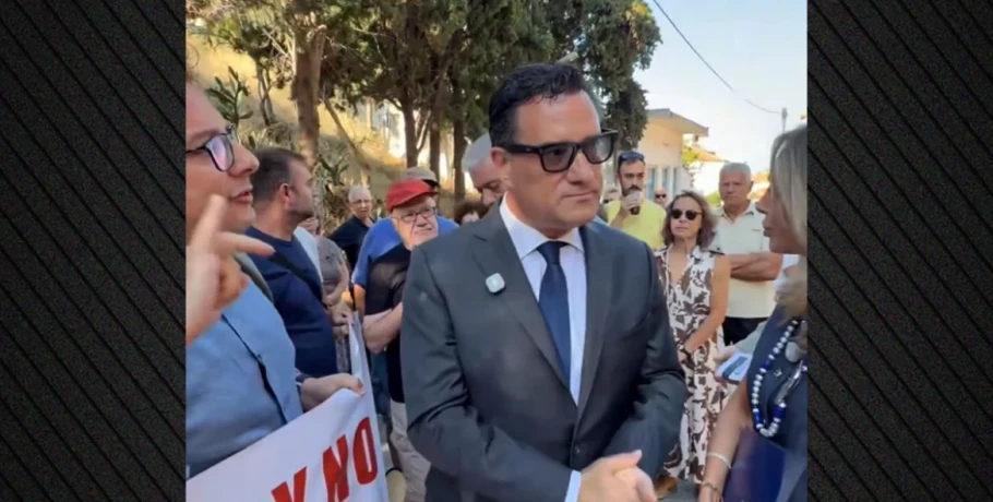 Ο Αδωνις Γεωργιάδης απαντά για τα έξυπνα γυαλιά: Ναι, φοράω τα Meta2, κοστίζουν 600 ευρώ και μυστική ή παράνομη εγγραφή με αυτά, δεν γίνεται