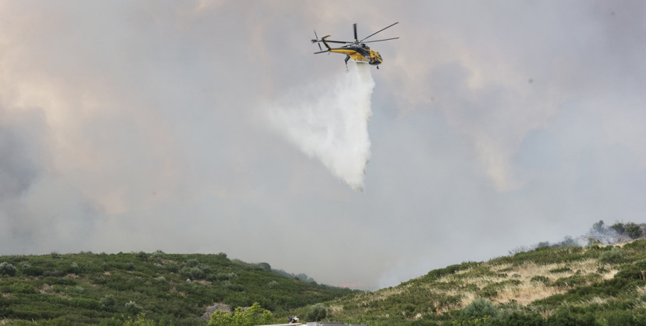 Θεσσαλονίκη: Μαίνεται η φωτιά στο Δερβένι – Ενισχύθηκαν οι πυροσβεστικές δυνάμεις, ήχησε 112