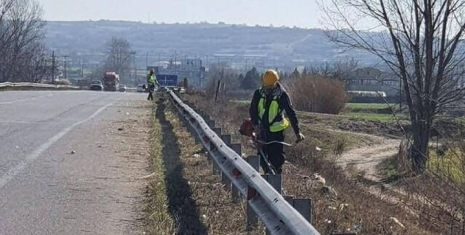 Εργασίες συντήρησης πρασίνου στην Εσωτερική Περιφερειακή Οδό Θεσσαλονίκης από την Περιφέρεια Κεντρικής Μακεδονίας