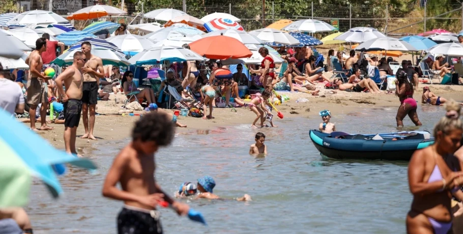 Τετραήμερος καύσωνας από σήμερα: Έως και 43°C ο υδράργυρος, πότε θα δροσίσει