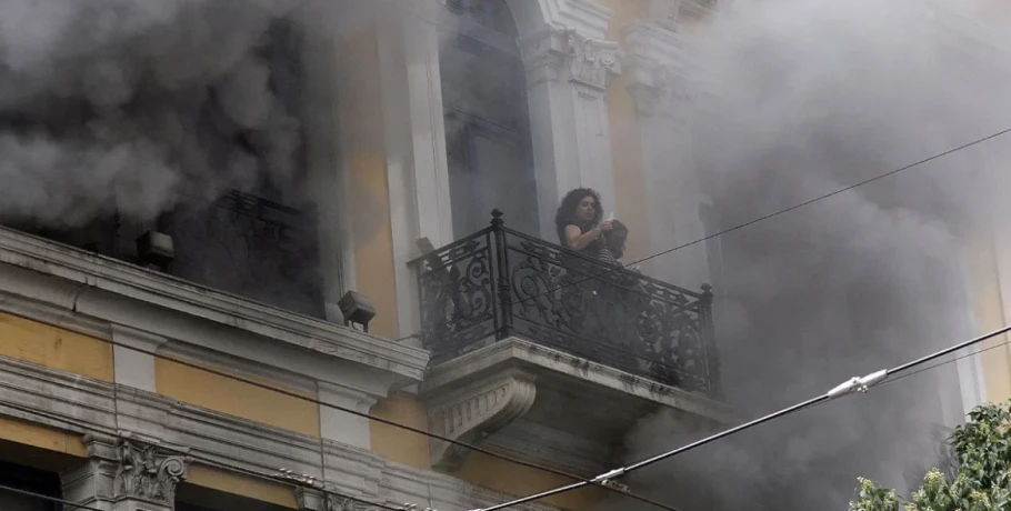 Συνελήφθη στη Βρετανία η 46χρονη που κατηγορείται για τον εμπρησμό στη Marfin