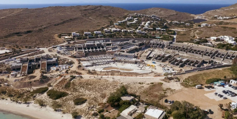 Αντιδράσεις στην Παροικιά της Πάρου για το ξενοδοχείο - «θηρίο» με τις 46 πισίνες