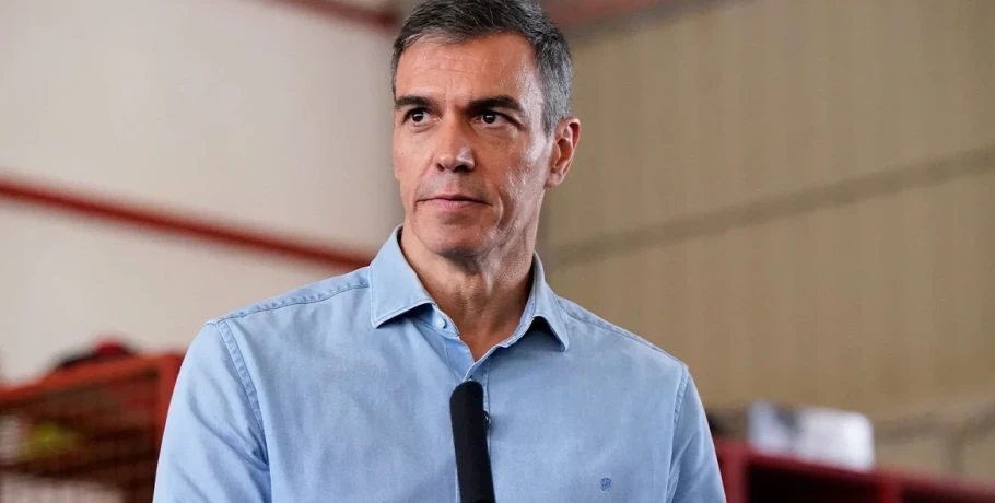 Δεν έχει τον... Θεό του: Χιλιάδες μετανάστες πλημμύρισαν τη Θέουτα, δεκάδες έχασαν τη ζωή τους και ο Σάντσεθ ανεβάζει λίστες με τραγούδια