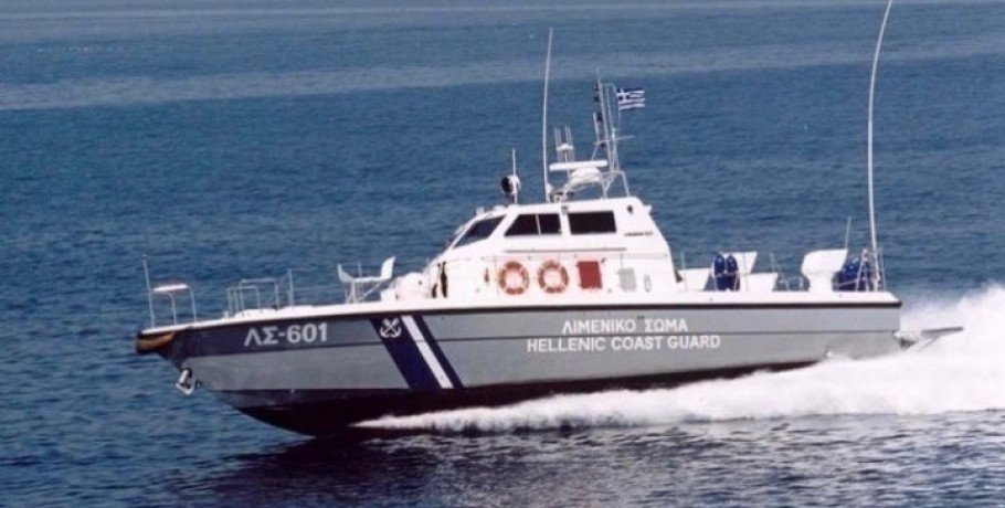 Βυθίστηκε σκάφος στον Άγιο Νικόλαο Χαλκιδικής - Κολυμπώντας βγήκαν στην ακτή οι πέντε επιβάτες
