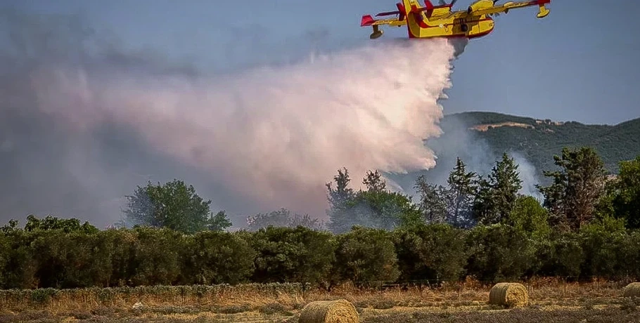 Φωτιά στη Σουρωτή Θεσσαλονίκης: Νέο μήνυμα από το 112 για απομάκρυνση κατοίκων προς Βασιλικά