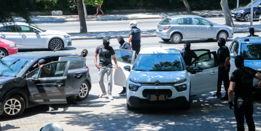 Θεσσαλονίκη: Σφίγγει ο κλοιός για τη σύλληψη τριών ατόμων που εμπλέκονται σε εμπρηστικές επιθέσεις