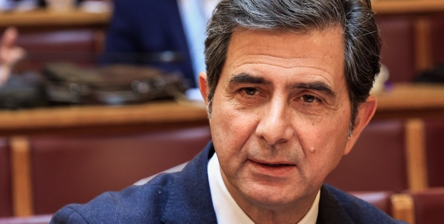 Πάει να ενημερώσει τον Γκιουλέκα πως θα πουλήσει το νερό/Κι αυτός θα κάτσει να τον ακούσει!
