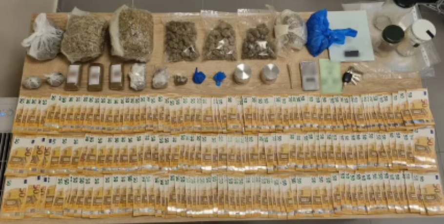 Καστοριά: Συνελήφθη 42χρονος διακινητής ναρκωτικών ουσιών με πάνω από 1,5 κιλό κάνναβης και 10.550 ευρώ