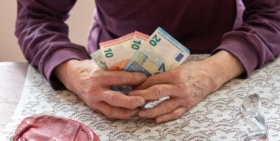 Συντάξεις χηρείας: Κατατέθηκε στη Βουλή η τροπολογία που καταργεί τις περικοπές