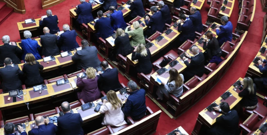 Μητσοτάκης: Βάζει στο συρτάρι την πρόταση για το ασυμβίβαστο βουλευτή και υπουργού