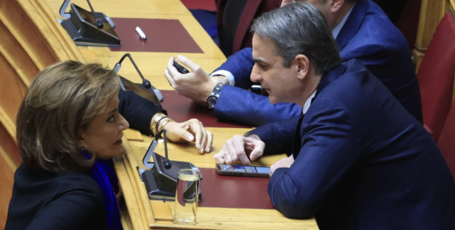 Συνταγματική Αναθεώρηση: Διαφοροποίηση Μπακογιάννη – Ψήφισε «παρών» για τις αλλαγές στη θητεία του Προέδρου της Δημοκρατίας