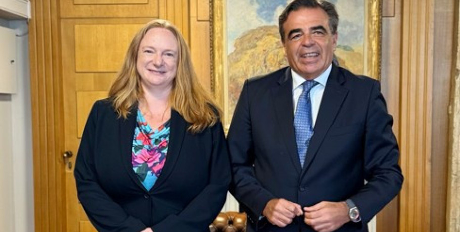 Συνάντηση Μαργαρίτη Σχοινά και Χάρη Θεοχάρη με την πρεσβευτή της Αυστραλίας – Στο επίκεντρο η προστασία της φέτας και του ελαιολάδου