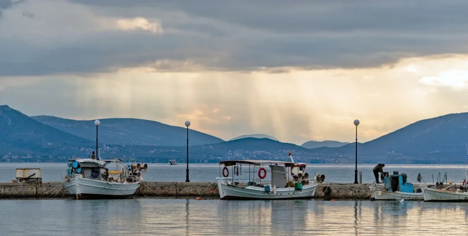 Άστατος και σήμερα ο καιρός -Πέφτει η θερμοκρασία, οι περιοχές σε red code