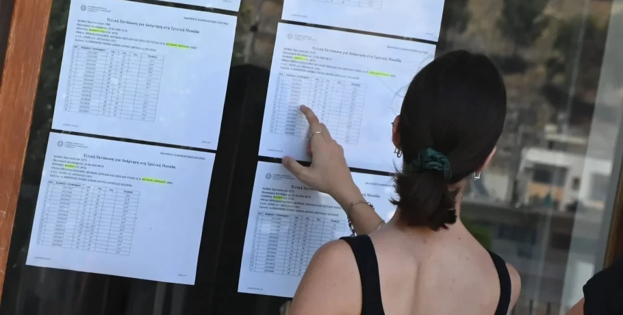 Τι δείχνουν οι βάσεις 2026: Ψηλά τα πολυτεχνεία, άνοδος στις ιατρικές, πτώση στα παιδαγωγικά
