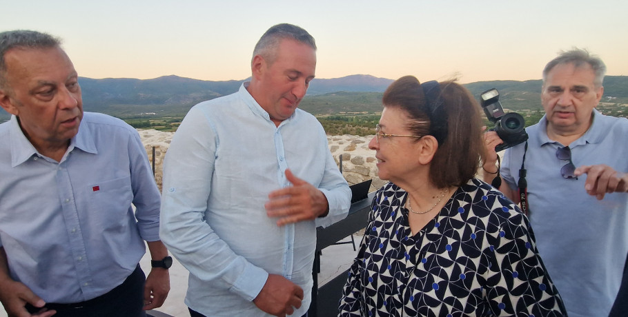 Παρών στα εγκαίνια ο Χρήστος Μπάτσης – Σύντομη συνομιλία με τη Λίνα Μενδώνη και ευχαριστίες για το έργο