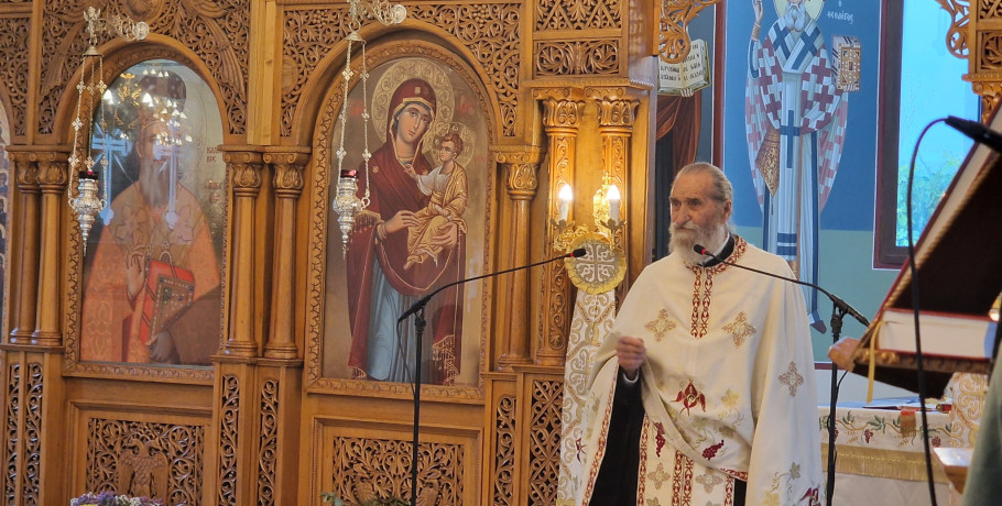 π. Ιωάννης: Ο ακούραστος ιερέας της Περικλείας – Πάνω από 80 ετών και πάντα δίπλα στον τόπο του