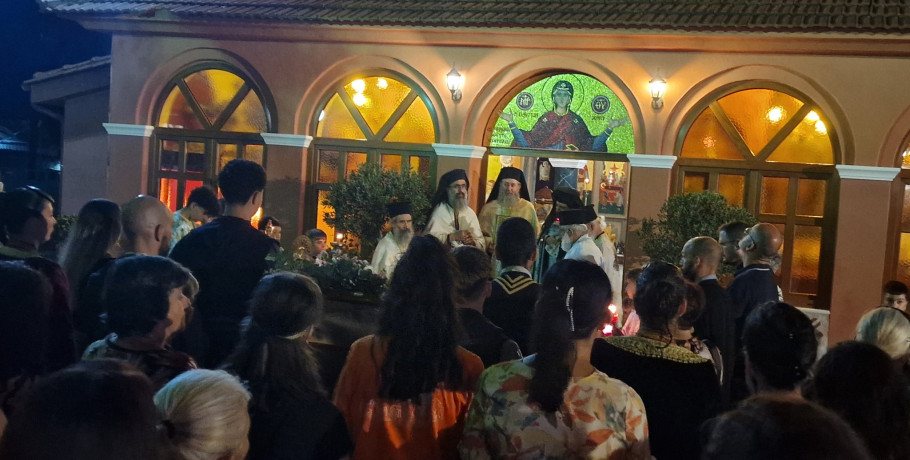 Νεοχώρι Αλμωπίας: Με λαμπρότητα η περιφορά της εικόνας της Παναγίας – Πλήθος πιστών έψαλε τα Εγκώμια