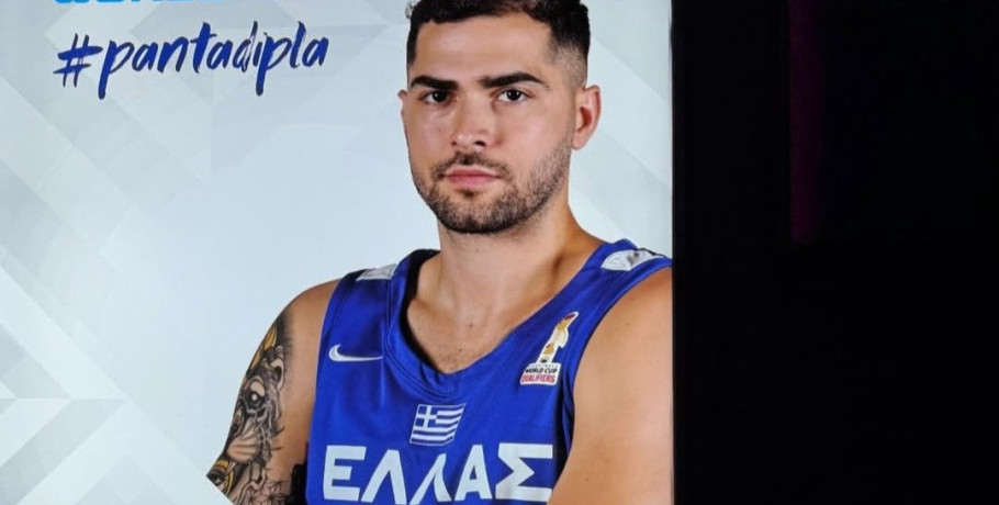 Καμαρώνει τον μπαμπά του ο μικρός Μάριος Τολιόπουλος
