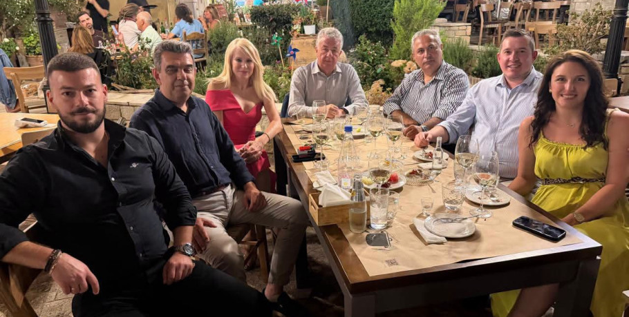 Θεοδώρα Τζάκρη: Παρούσα και δραστήρια – Συνάντηση και πολιτική συζήτηση στις Αρχάνες Ηρακλείου