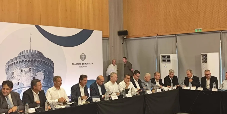 Μητσοτάκης: Ο Πρωθυπουργός που ακούει την Αυτοδιοίκηση – Στο ίδιο τραπέζι Δήμαρχοι και Περιφερειάρχες