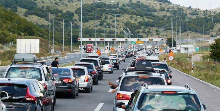 Βούλγαροι τουρίστες: Λιγότερες διανυκτερεύσεις στην Ελλάδα, αλλά 18% υψηλότερη δαπάνη ανά διανυκτέρευση