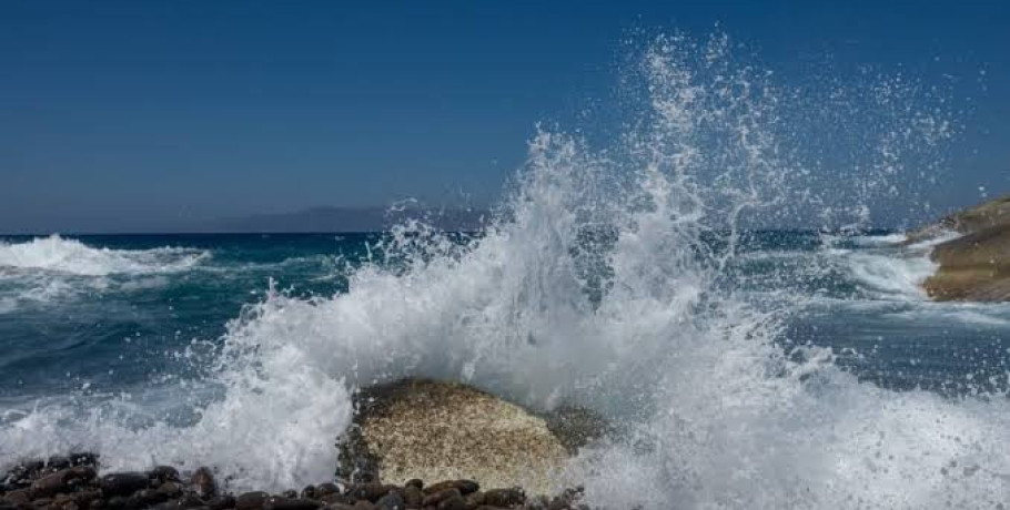 Καιρός: Επιμένει ο καύσωνας, ενισχύονται τα μποφόρ – Συναγερμός για εκδήλωση πυρκαγιών