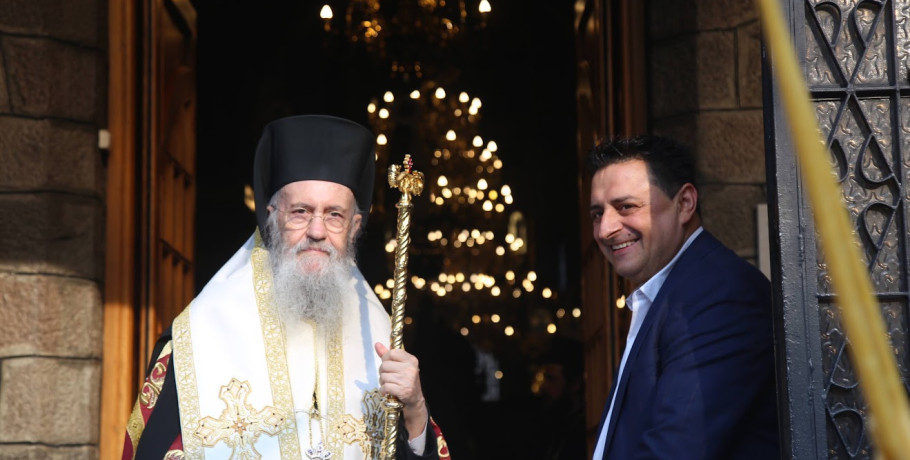 Η ευλογία του Μητροπολίτη Ναυπάκτου Ιεροθέου στον Δήμαρχο Έδεσσας Γιάννη Τσεπκεντζή
