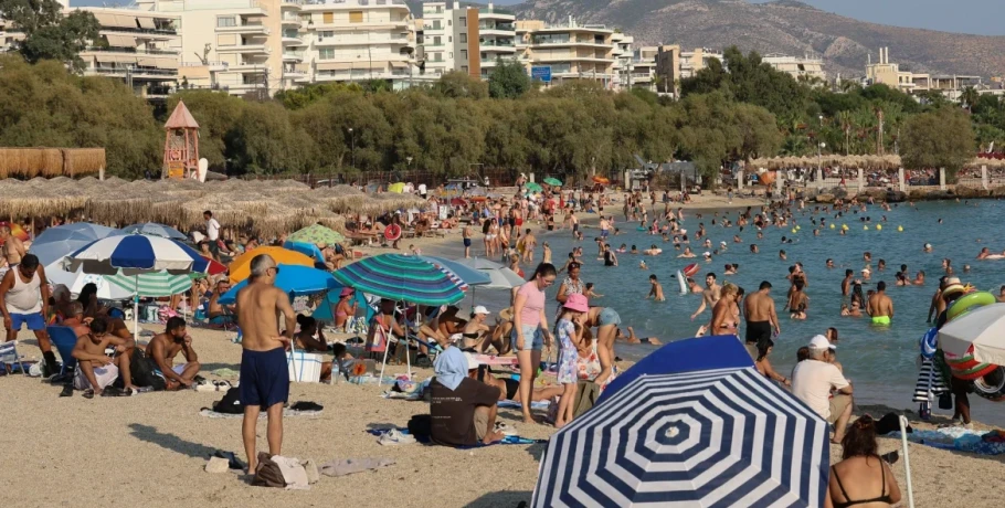Επιμένει ο καύσωνας: Στους 40 βαθμούς ο υδράργυρος, red code σήμερα σε Αττική και ακόμα 11 περιοχές για πυρκαγιά