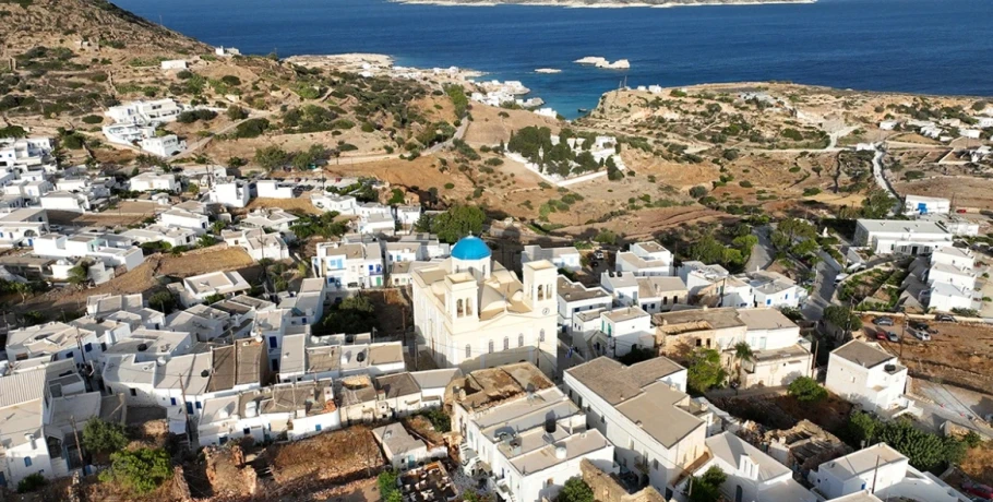 «Με χτυπάει και εμένα το ρεύμα αυτή τη στιγμή», έλεγε στον γιατρό η μητέρα του 17χρονου που πέθανε ενώ έκανε μπάνιο στην Κίμωλο