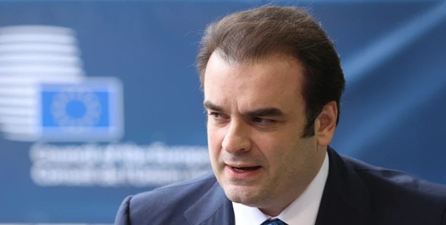 Τι σημαίνει ρήτρα διαφυγής για την ενέργεια: «Ανάσα» 1 δισ. έως το 2028 για επενδύσεις, τι αλλάζει για τους πολίτες