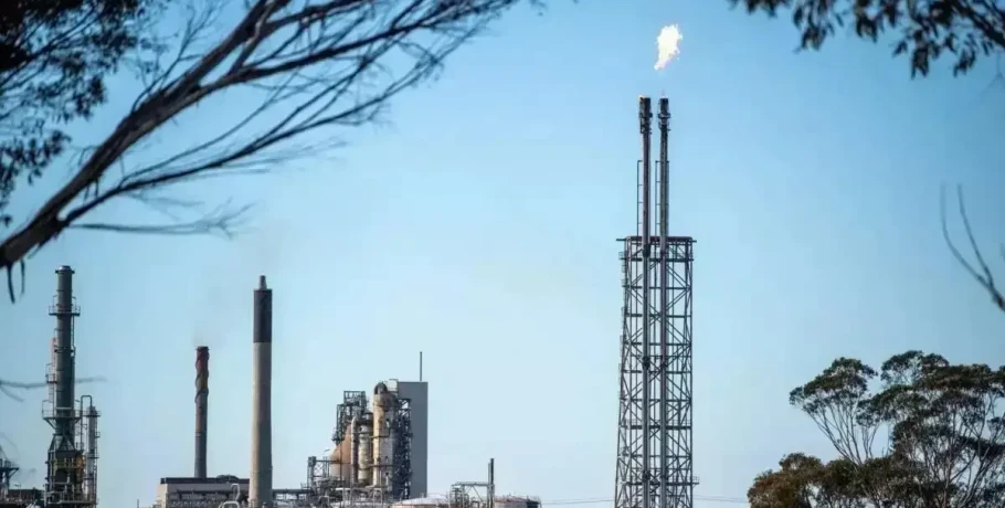 Το Brent έφτασε στα 92 δολάρια – Άνοδος χωρίς επιστροφή όσο μαίνεται η ένταση στα Στενά του Ορμούζ